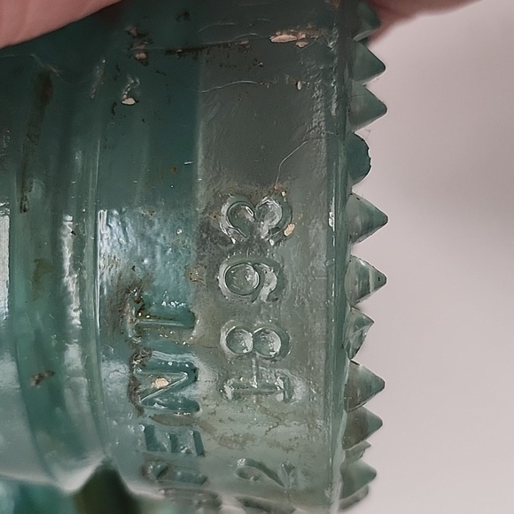 Vintage 1893 Hemingway No. 9 & 12 Glass Insulators - Picture 8 of 11